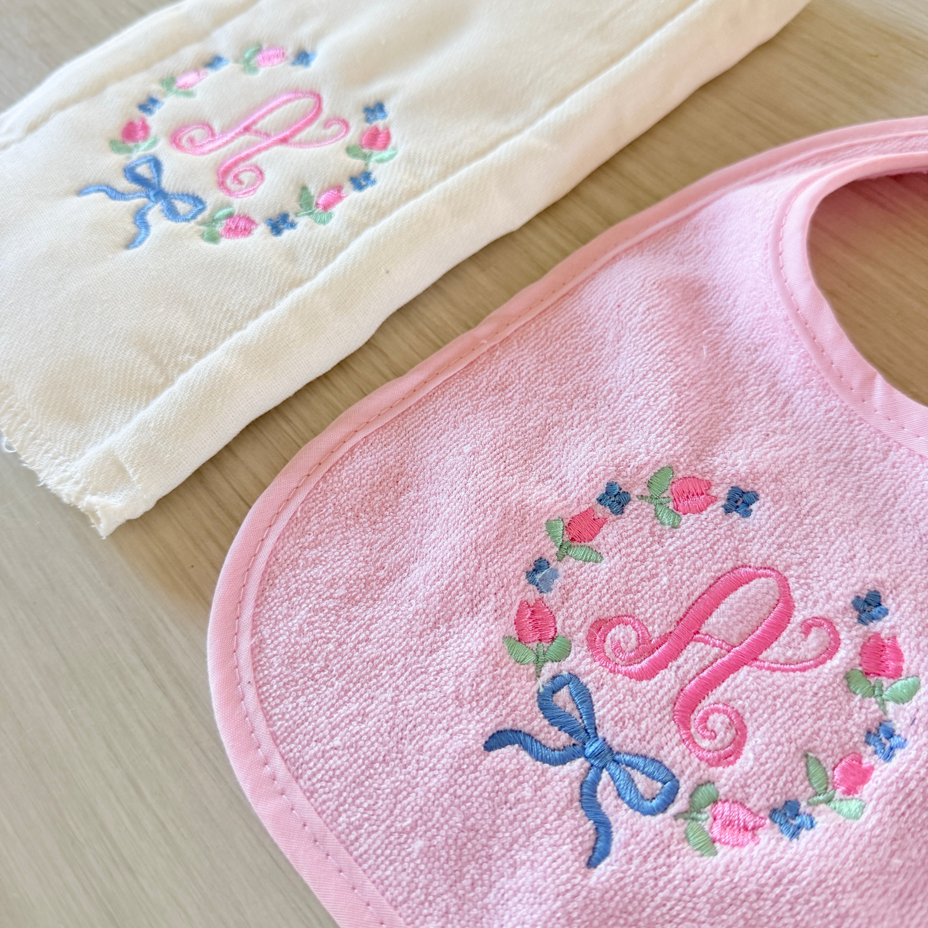 Tulip Wreath Bib and Burp Cloth Set