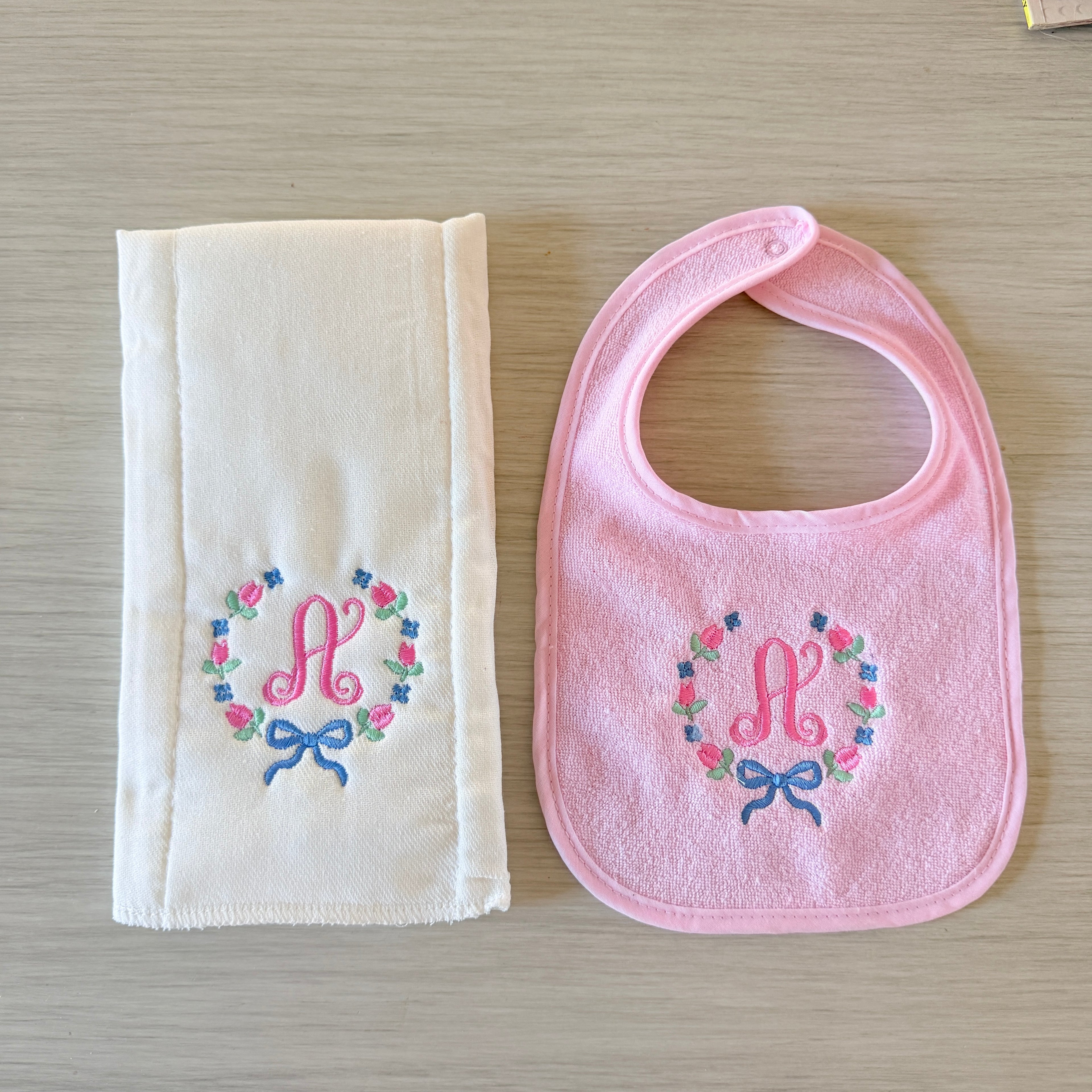 Tulip Wreath Bib and Burp Cloth Set
